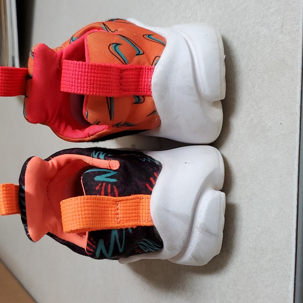 Nike - Picture 3 of 4